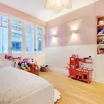 Modern And Attractive Apartment Trocadero